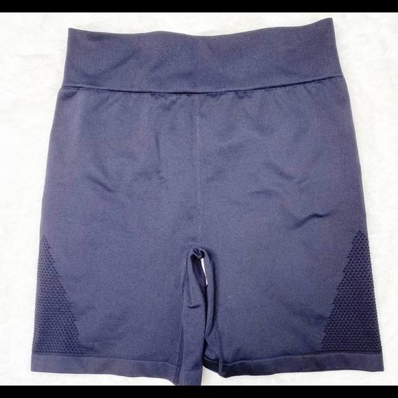 Seamless Perforated Bike Shorts Medium 